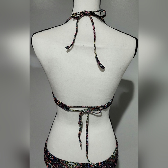 Bikini - Picture 7 of 11